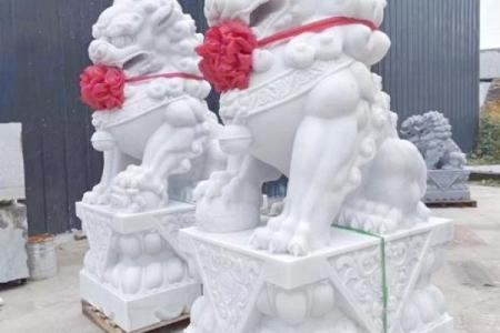 摆放狮子在大门风水起到招财作用