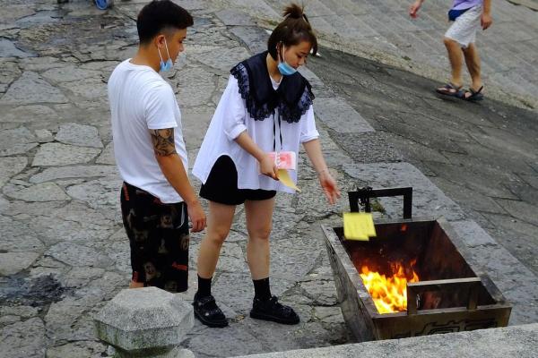 风水为什么烧完纸不能直接回家