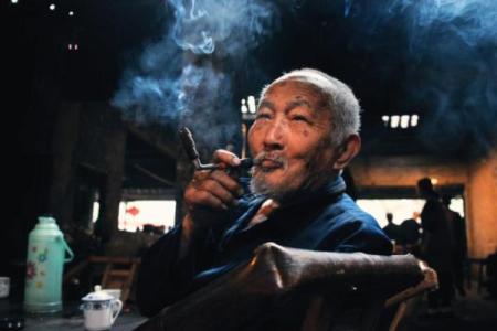 真实故事：老家有位瘸腿的算命先生，他的一生，充满了神秘和传奇