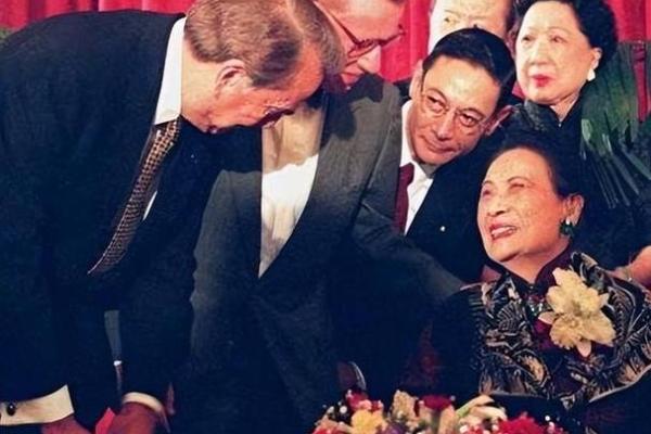 宋美龄八字