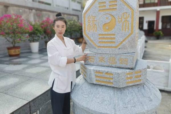 八十岁老人迷上周易大师 周易大师八字取名