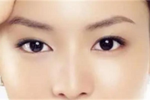 八字眉的女人面相特征是什么样的呢