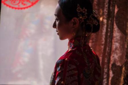 晚婚女命八字特征 十有八九会晚婚