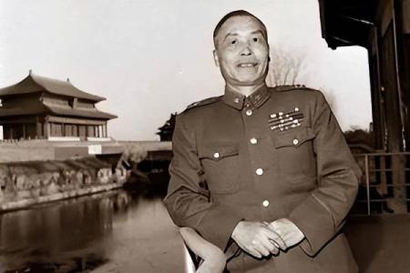 故事：民国盲人摸骨大师，叱咤政界算命五十年，晚年被女助手揭秘