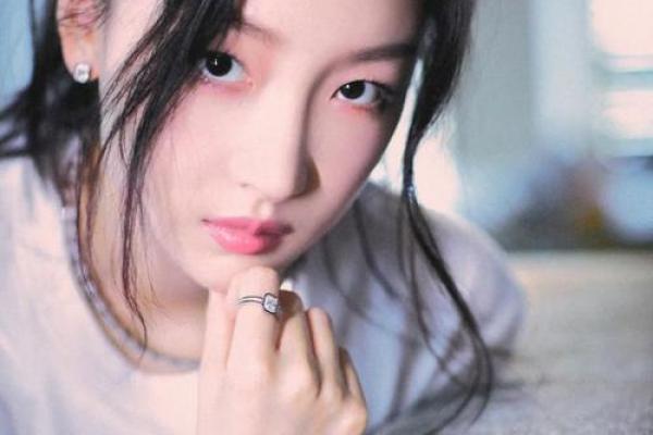 八字看哪些女孩是素颜美女