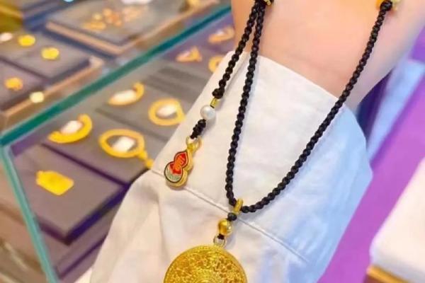 八字水多的女性适合佩戴哪些首饰呢 八字水多的女性适合佩戴哪些首饰呢