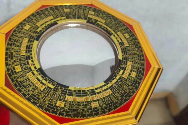 风水凸镜的作用 八卦镜的用法及忌讳 风水凸镜的作用 八卦镜的用法及忌讳