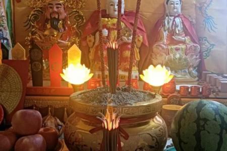 算命说家里有王母娘娘