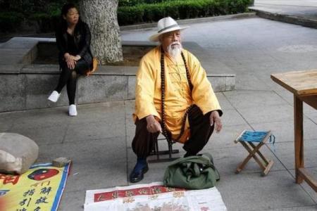 民间算命先生说的话，可信度高吗？网友-怎么说呢？是相差无几吧