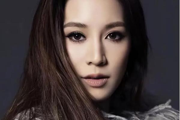 “千亿儿媳”徐子淇：娘胎就算好八字，为嫁豪门父亲不惜迁祖坟？